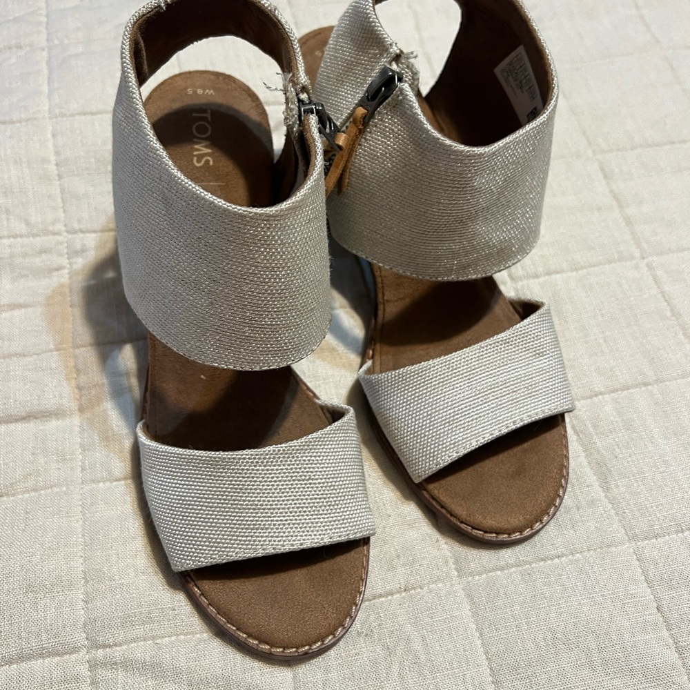 TOMS Light Gray Open-Toe Sandals